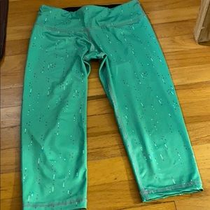 COPY - Lululemon sparkly green crops